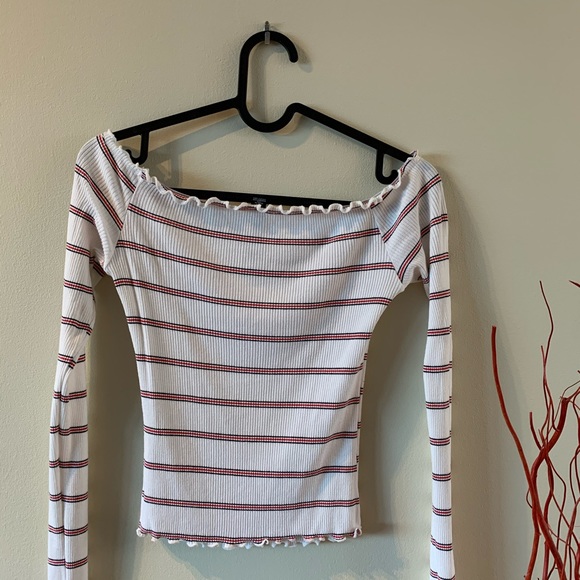 πNWOT Design Lab Off Shoulder Crop Top - Picture 2 of 5